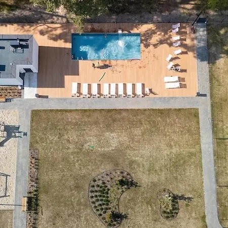 Apartment Beachfront Apartment, Summer Pool Air Conditioning, Cleaning Included *